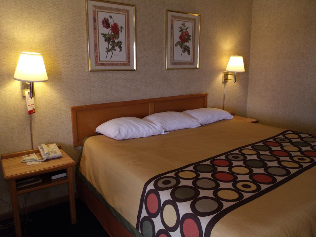 Budgetel Inn & Suites Butler 외부 사진