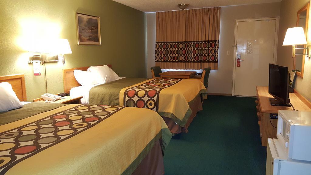 Budgetel Inn & Suites Butler 외부 사진