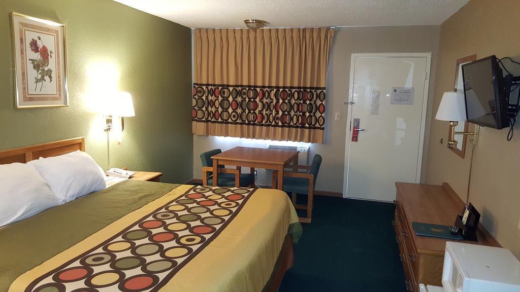 Budgetel Inn & Suites Butler 외부 사진