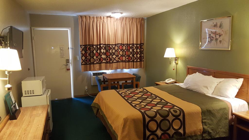 Budgetel Inn & Suites Butler 외부 사진