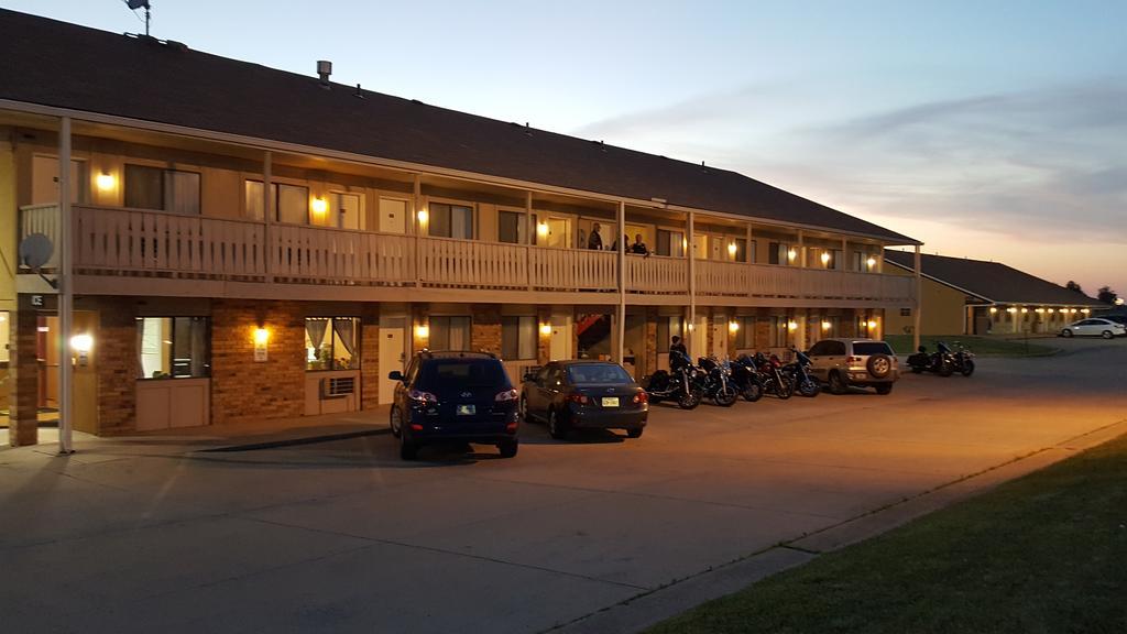 Budgetel Inn & Suites Butler 외부 사진