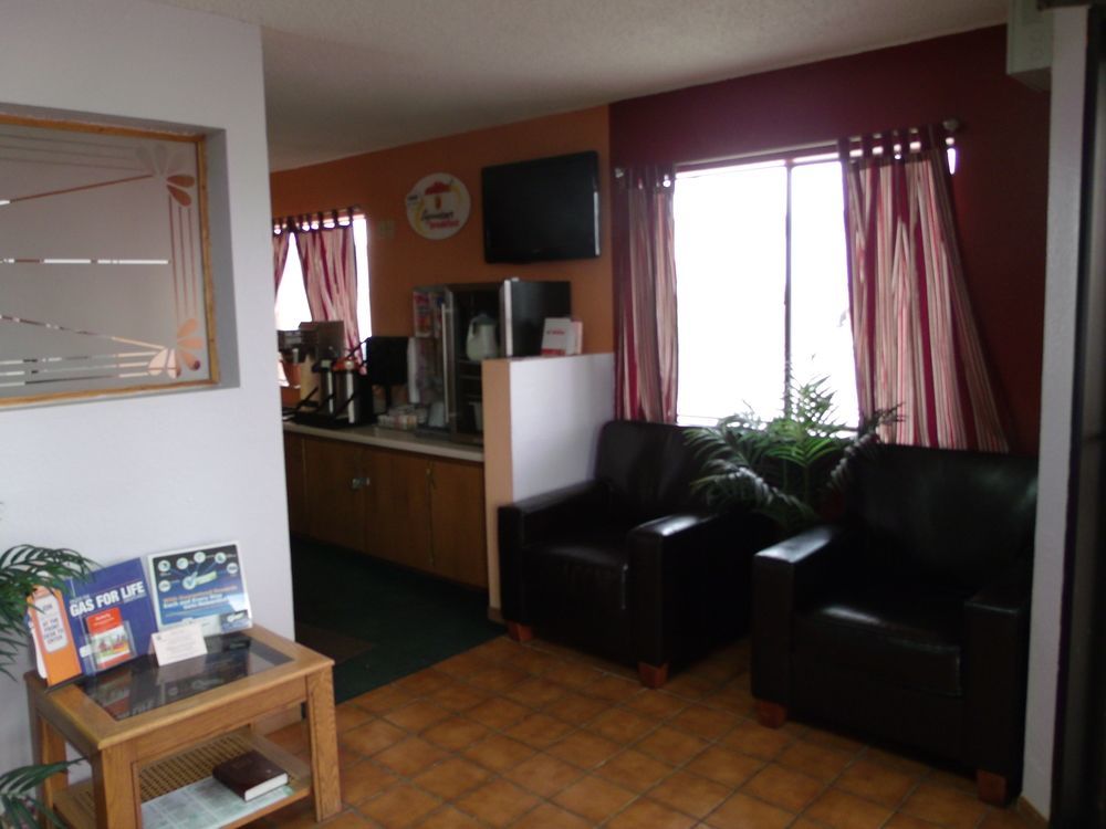 Budgetel Inn & Suites Butler 외부 사진