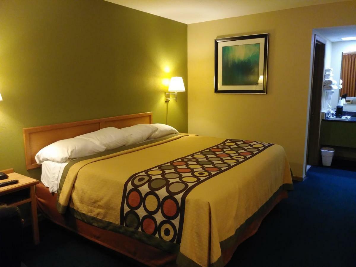 Budgetel Inn & Suites Butler 외부 사진